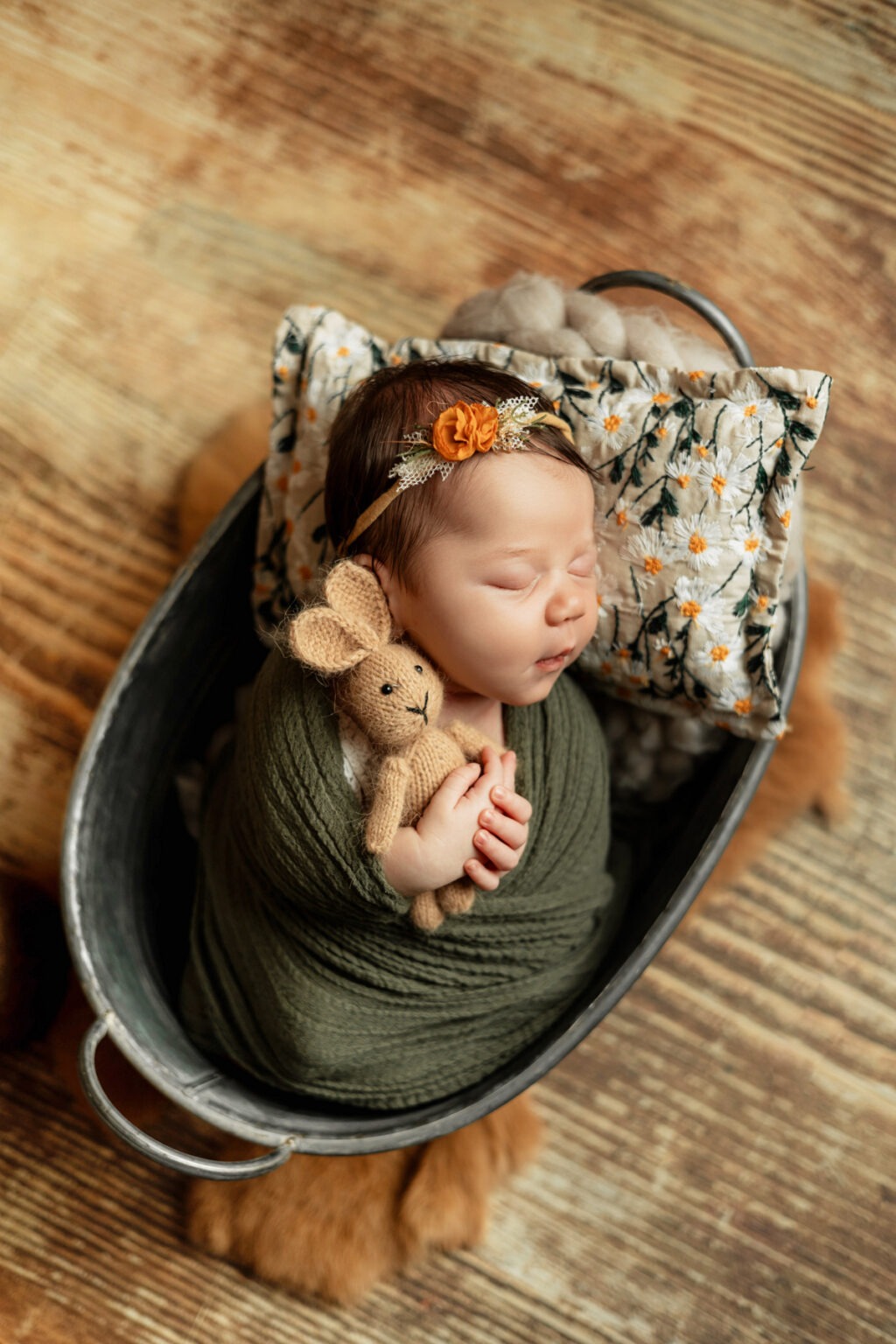 bébé dans une bassine paisible