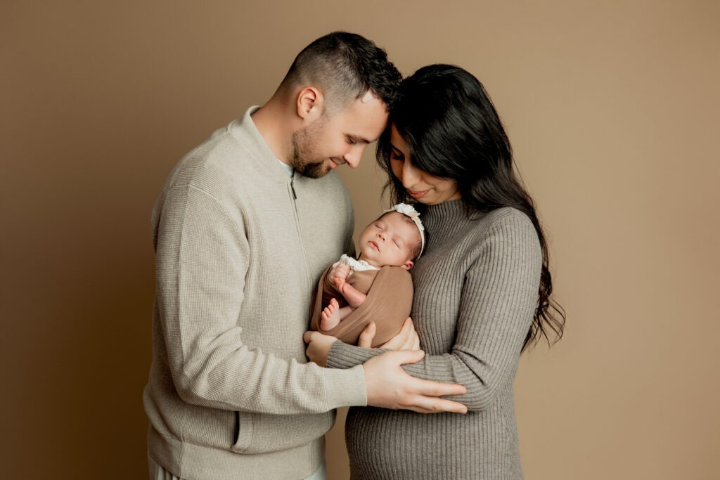 photos de famille en séance naissance alsace